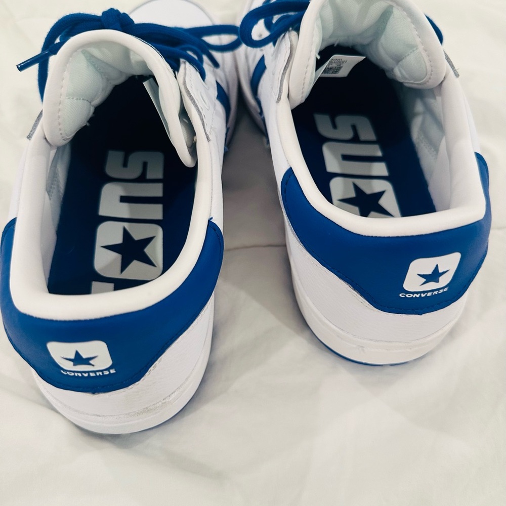 Converse Mens Size 8 & Women’s Size 9.5 Leather White and Blue Star Sneakers - Picture 3 of 5